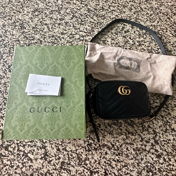 Gucci purse - Picture 2 of 3